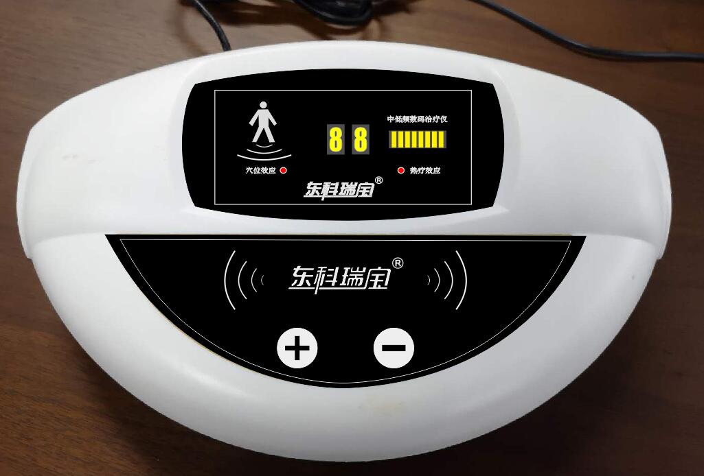 東科瑞寶牌前列腺治療儀（前列腺炎專用中低頻數(shù)碼治療儀），為國家二類醫(yī)療器械治療型產(chǎn)品，由治療儀主機和導(dǎo)電理療電極片等配件耗材組成。 采用多級性中低頻復(fù)合脈沖電流，根據(jù)前列腺疾病治療的特性，由專門設(shè)計的電腦程序控制中頻脈沖電流3000Hz-至低頻脈沖電流370Hz之間不斷變頻轉(zhuǎn)換，利用專用理療電極片等配件耗材輸出，并通過特定穴位經(jīng)絡(luò)釋放，起到輔助治療前列腺炎等疾病的作用。 該儀器使用220v交流電源，具有耐壓4000伏和上電無輸出自鎖的安防功能，可適用于家庭、中小醫(yī)療機構(gòu)、鄉(xiāng)鎮(zhèn)醫(yī)院、社區(qū)診所理療科室等。
